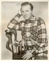 297.     UNKNOWN - ISMERETLEN : [Bing Crosby signed photo], cca 1950.
