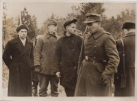 Original Pressephoto. 2. Weltkrieg. 1943.  - Der GPU bei Smolensk [Katyni tömegyilkosság]