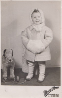Juditka 2 és fél éves korában (1946. február havában Bpest.) - I. [Fotó]