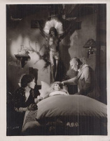 Erich von Stroheim a Nászinduló [The Wedding March, 1928.] sztárja és rendezője Fay Wray-vel  és Zasu Pitts-szel a film egyik jelenetében.[Original Stockphoto]