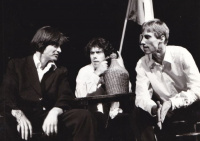 Benkő Imre (1943 - ) : Bán János, Dörner György és Gáspár Sándor Raymond Queneau: Stílusgyakorlatok c. darabjában. Katona József Színház, 1982-1987.
