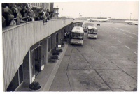 Ikarus buszok és MALÉV gépek a Ferihegyi Repülőtéren 